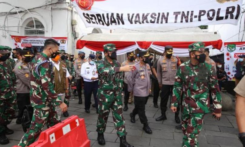 Gelar Vaksinasi Massal di Kota Tua, TNI-Polri Targetkan 2.000 Orang per Hari