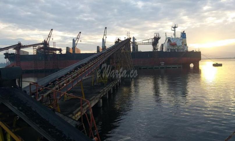 Tiga Kapal Jumbo Singgahi Pelabuhan Pulau Baai