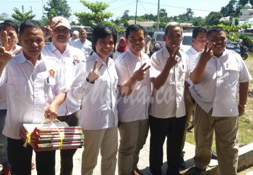 Partai Gerindra saat datangi KPU Seluma, Kembalikan Berkas