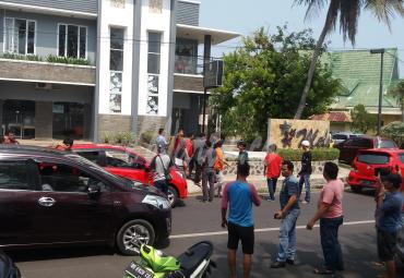 Suasana Demo saat sedang memanas dan hampir ricuh