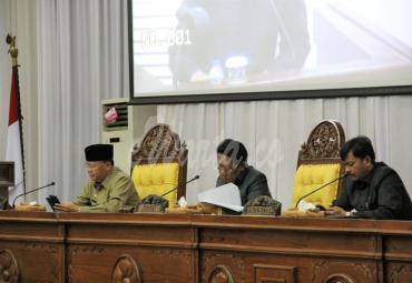 Plt. Gubernur Bengkulu Rohidin Mersyah, menghadiri Rapat Paripurna