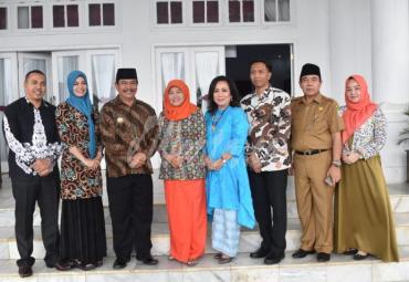 Foto bersama Wabup, Kapolres Seluma, Kapolres Rejang Lebong, Sekretaris Daerah Seluma dan istri