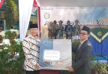 Penyerahan bantuan secara simbolis