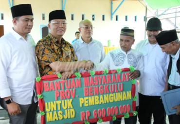 Penyerahan bantuan secara simbolis