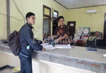 Salah satu masyarakat usai membayar pajak