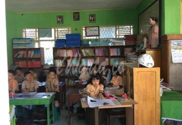 Kekurangan kelas SD 134 gunakan ruang Perpustakaan