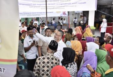 Mendes dan PDTT selfi bersama di sela-sela kunjunganya di Bengkulu Utara