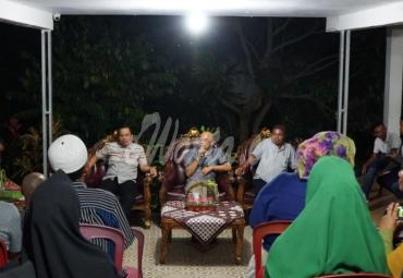 Plt Bupati Bengkulu Selatan Gusnan Mulyadi, berdialog langsung dengan para pedagang Ampera
