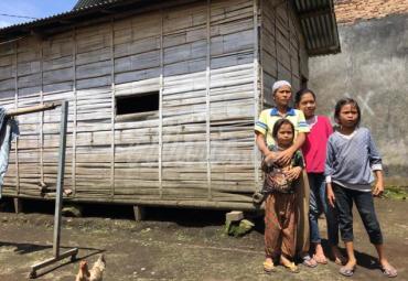 Disinilah keluarga kami tinggal, Rumah papan berukuran 3x6 meter