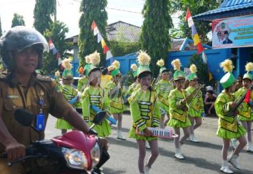 Peserta lomba drumband dalam rangka HUT Bengkulu Selatan
