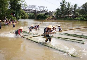 Peserta tim rally rakit HUT Bengkulu Selatan ke-70
