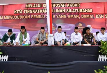 Mendes hadiri Istighasah bersama Gus Muwafiq dan warga Lebong