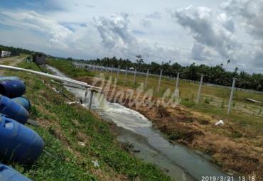 Saluran pembuangan limbah milik PT. MTS menuju sungai terdekat