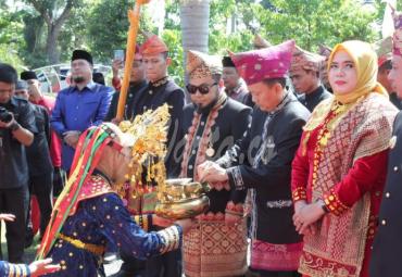 Penyambutan Gubernur Bengkulu yang di wakili asisten I Hamka Sabri