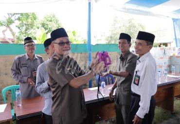 Assisten 1 Bengkulu Selatan serahkan insentif untuk 111 guru Ngaji