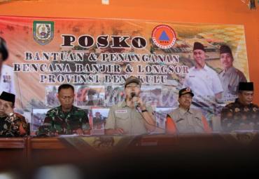 Gubernur Bengkulu memberikan keterangan pers terkait bencana banjir dan longsor di Provinsi Bengkulu