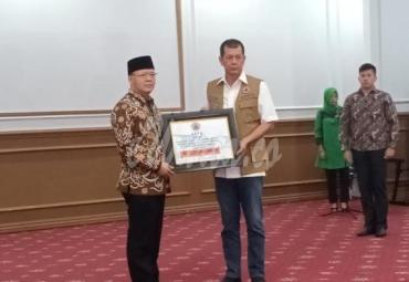 Penyerahan bantuan bencana alam secara simbolis di Gedung Balai Semarak Bengkulu