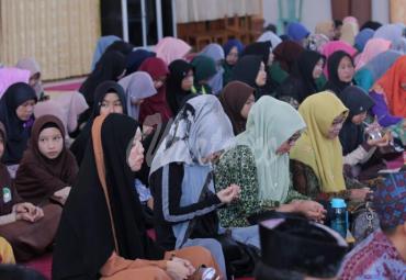 Panitia dan peserta tampak serius mengikuti arahan Asisten III pemda Bengkulu Selatan