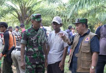 Sekda bersama Dandim dan Tim turun ke lokasi terdampak bencana paling parah di Desa Genting, Bengkulu Tengah