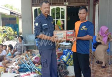Dinas Sosial serahkan bantuan untuk nelayan pasar bawah