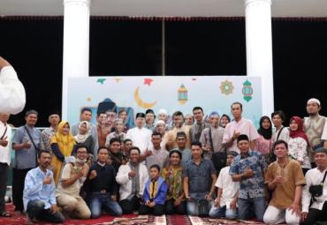 Gubernur buka bersama dengan warga sekitar Rumah Dinas Gubernur dan Wakil Gubernur, Rumah pribadi hingga komunitas Ojek Online
