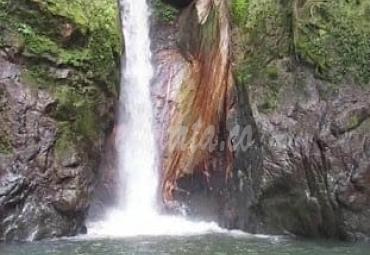 Salah satu obyek wisata Air terjun Sarambu Alla di Kabupaten Luwu Utara, Sulawesi Selatan