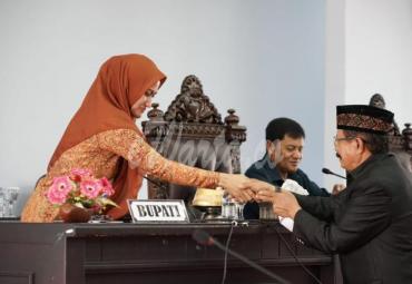 Sepakat, Raperda pengembangan inisiatif Dewan disetujui dilanjutkan pembahasan ke tingkat Komisi