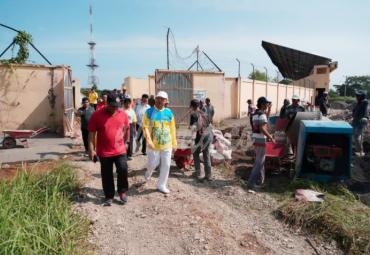 Gubernur meninjau proses pembangunan venue PORWIL Sumatera X Tahun 2019 Provinsi Bengkulu, di Stadion sawah lebar, Sabtu kemarin. 