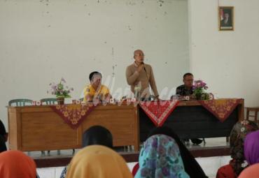 Bupati Bengkulu Selatan, Gusnan Mulyadi saat melakukan sosialisasi PPDB di Aula Dinas Pendidikan Bengkulu Selatan