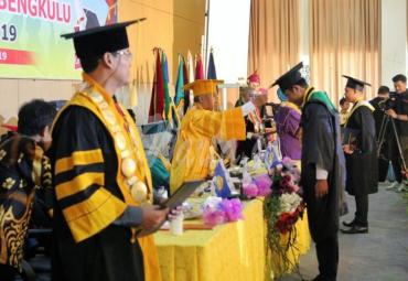 Wisuda program sarjana  dan diploma Universitas Dehasen Bengkulu periode I tahun 2019, di Grage Hotel, Kamis, (4/7).