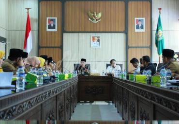Gubernur Bengkulu Rohidin Mersyah pimpin Entry Meeting BPK RI Perwakilan Bengkulu, di Ruang Rapat Lantai 3 Kantor Gubernur Bengkulu, Senin (15/07). 
