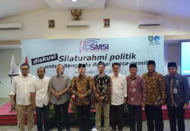 Berfoto bersama