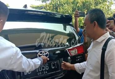 Tim Penyidik Tipidkor Polda membawa berkas kelengkapan SPJ