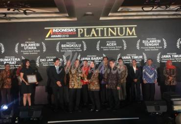 Penghargaan diserahkan kepada Gubernur Bengkulu Rohidin Mersya yang diwakili Asisten II Setda Provinsi Bengkulu Yuliswani, di Hotel ternama di Jakarta, (23/7).