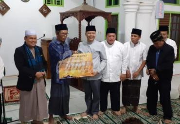 Kunjungan kerja ke Kabupaten Mukomuko, Gubernur membawa Bantuan sosial hingga Sapi Ternak 