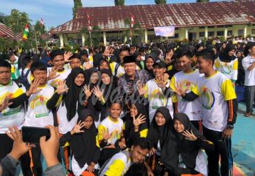 Salah satu kegiatan kunjungan kerja Gubernur ke Mukomuko, yakni meresmikan Sahabat Tagana tingkat SMA/SMK