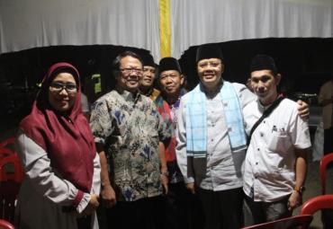 Gubernur Bengkulu berfoto bersama Tokoh dan keluarga besar Kaum 14 di Mukomuko