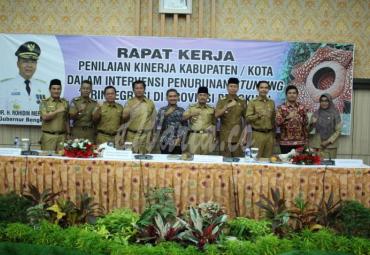 Rapat Kerja (Raker) Penilaian Kinerja Kabupaten/Kota Dalam Intervensi Penurunan Stunting Terintegrasi di Provinsi Bengkulu, di Ruang Pola Provinsi Bengkulu, Selasa (20/08).  
