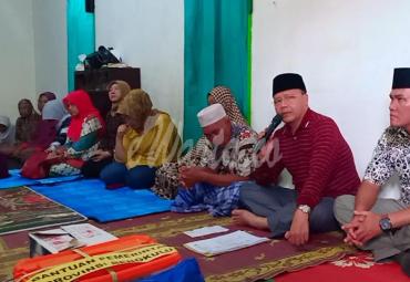 Gubernur Bengkulu (Dr. H. Rohidin Mersyah) kunjungi rumah duka dan korban kebakaran di Desa Muara Saung, Kaur, Jumat (23/8).