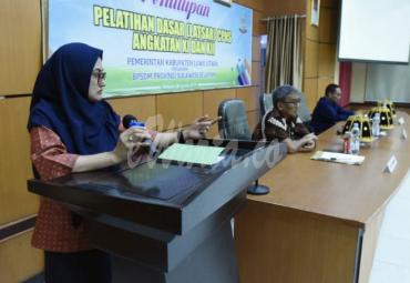 Bupati Luwu Utara, Indah P Indriani saat memberikan sambutan dalam penutupan diklat CPNS tahun 2019