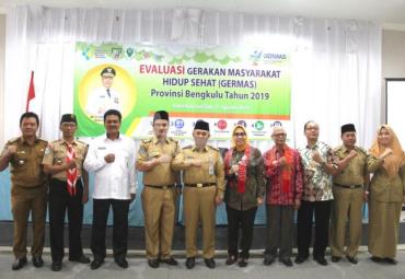 Sekda Provinsi Bengkulu Nopian Andusti saat hadir dan membuka resmi Focus Group Discussion (FGD) bersama Lintas Sektor Tingkat Provinsi terkait Evaluasi Pelaksanaan dan Pengembangan Konsep Pembudayaan GERMAS Provinsi Bengkulu Tahun 2019, di Hotel Nala Seaside Kota Bengkulu, Selasa (27/08).