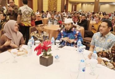 Pertemuan yang berlangsung di Golden Boutique Hotel Jakarta ini juga membahas sanitasi masyarakat di Kabupaten dan Kota. 