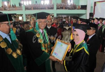 Wisuda sarjana strata I dan strata II angkatan XVIII tahun 2019 sebanyak 688 wisudawan/wati di Gedung Gunung Bungkuk (eks STQ) Kamis(12/9).