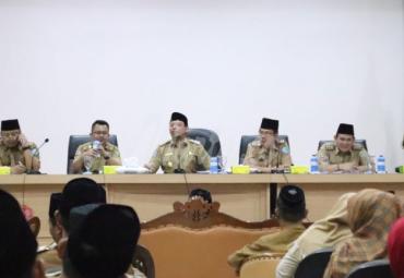 Wawali Kota Bengkulu, Dedy Wahyudi saat memimpin rapat 