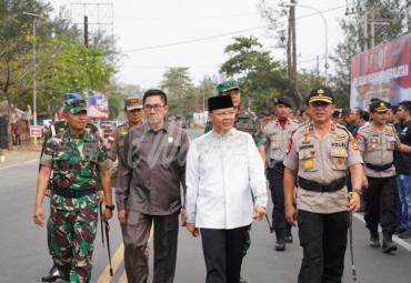 Didampingi Danrem 041 Gamas, Kapolda dan Pimpinan DPRD provinsi Gubernur Bengkulu lakukan cek kesiapan pelaksanaan GTTGN XXI di Sport Center Bengkulu, Kamis (21/9).