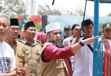 Walikota berikan apresiasi Kelurahan Pondok Besi yang menggunakan dana kelurahan untuk membuat taman Ruang Terbuka Hijau (RTH) dan jalan lingkungan.