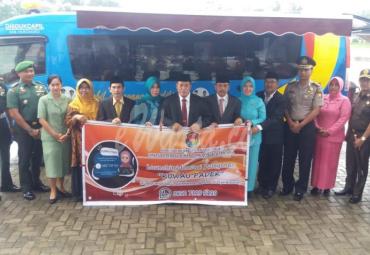 Bupati Mukomuko melaunching Layanan kependudukan berbasis online, KUWAU PADEK