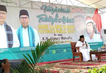 Ustadz Ahmad Muwafiq atau yang lebih dikenal Gus Muwafiq saat memberikan Tausiah ribuan masyarakat Bengkulu dalam rangka, Memperingati HUT ke- 51, Rabu (30/10).