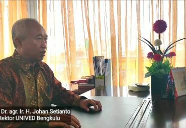 Rektor Unived (Universitas Dehasen) Bengkulu Prof. Dr. agr. Ir. H. Johan Setianto.