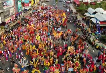 Ribuan warga kota Bengkulu ikuti karnaval Batik Besurek